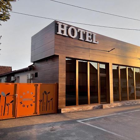 Garni Ideal Zrenjanin Exterior foto